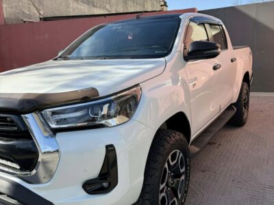 Toyota hilux srx 4x4 at 2023 50000km