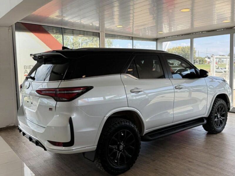 Toyota sw4 gr sport 2025 2.8tdi 10.000km cubiertas bf